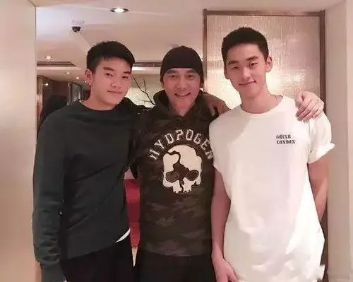 宁静儿子林依轮儿子曹颖儿子差别不是一般地大