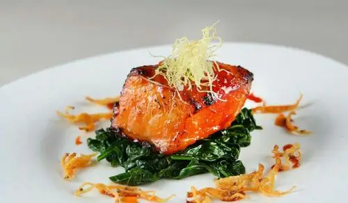 水珠从头发上落在胸口,从胸口滑到腹肌上 王佳九唔~你们……你们怎么