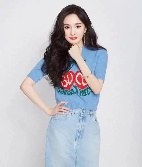 杨幂夏季私服穿搭,时髦动人,值得学习借鉴