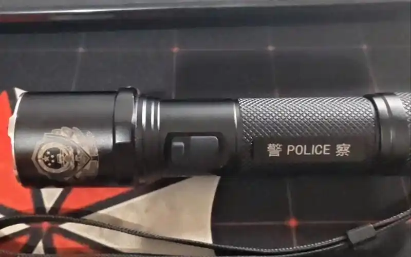 纳丽德警用强光手电 限量特供款 警用装备