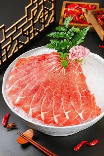 瞧着这纹理分明的雪花纹路和光泽度,就忍不住狂咽口水~捞起一筷子,大