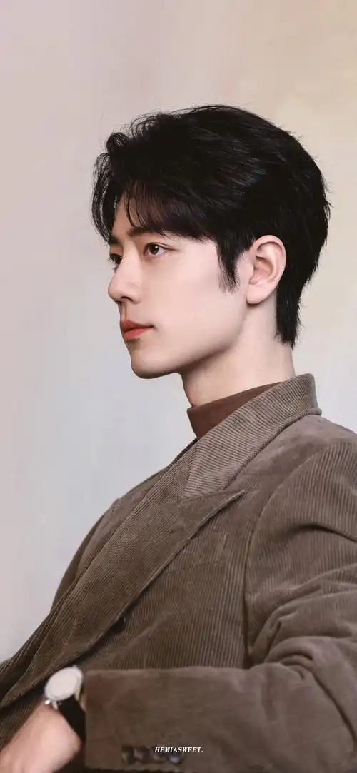 肖战##肖战顺顺利利##肖战深v亮钻西装