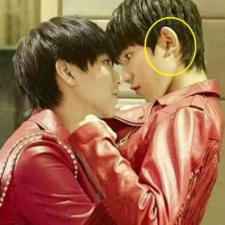 最让人害羞的穿帮镜头王俊凯干嘛了王源耳根子都红了