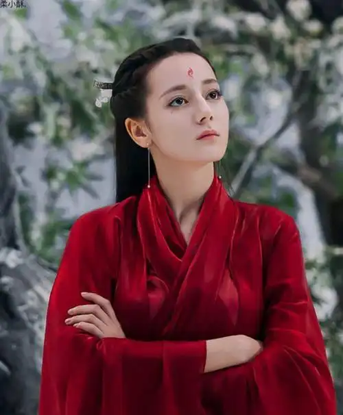 迪丽热巴古装的小可爱优雅迷人