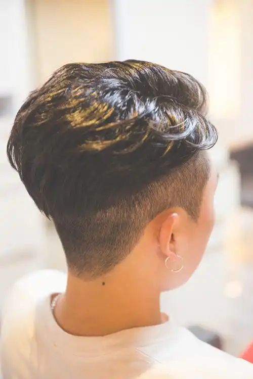 男生两侧剃光发型图片 两边铲青发型设计(3)