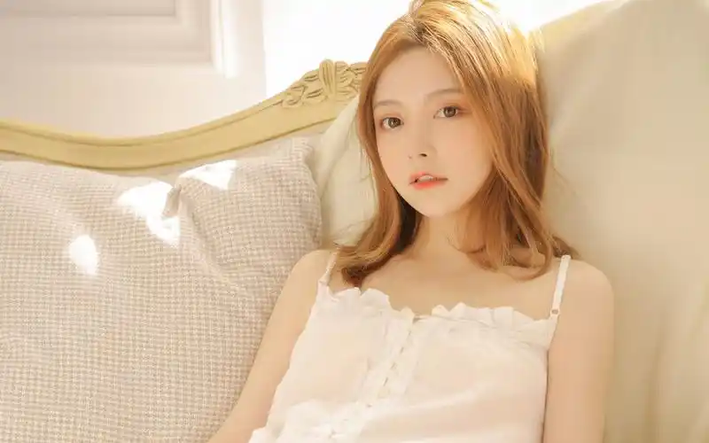 桌面壁纸 美女 生活写真 > 温柔白嫩小美女图片壁纸壁纸分辨率:(1920x