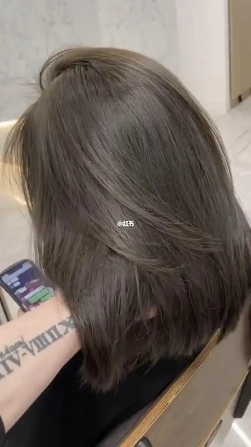 显白发色不用漂发色薄荷米棕发色