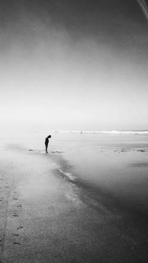 每当孤身一人,每当夜深人静