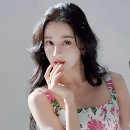 迪丽热巴浓妆vs淡妆