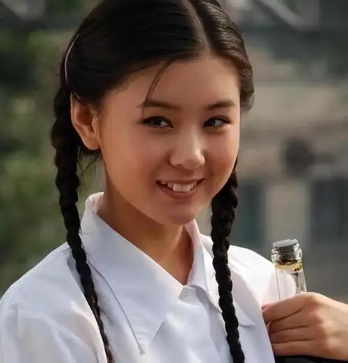 还有天津世界体操锦标赛外国语大赛的第一名,这些奖项在她简历中,都