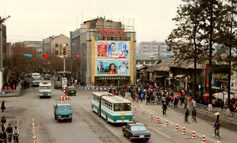 80年代街景照片,有没有勾起你的回忆?