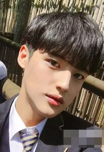 青年男生两边铲掉短头发,短发图片,发型图片