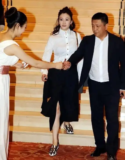 徐佳宁送5亿求婚,暖男守护不离!_爱情_宁都_关怀