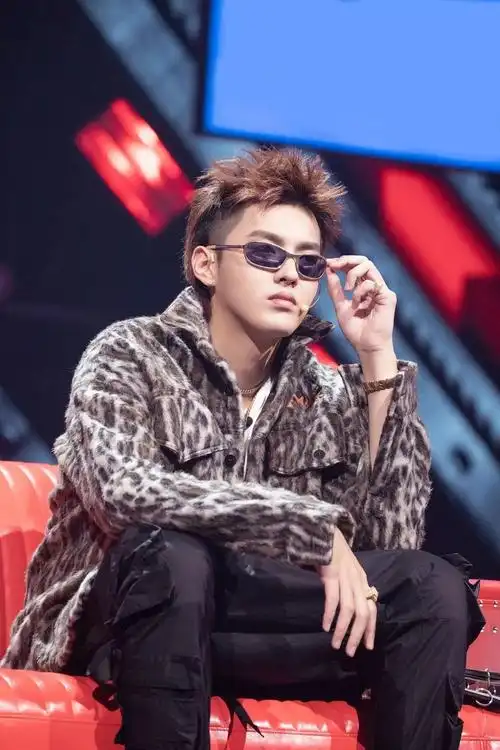 那么帅,那么有钱,那么多粉丝吴亦凡新发型吴亦凡发型吴亦凡吴亦凡短发