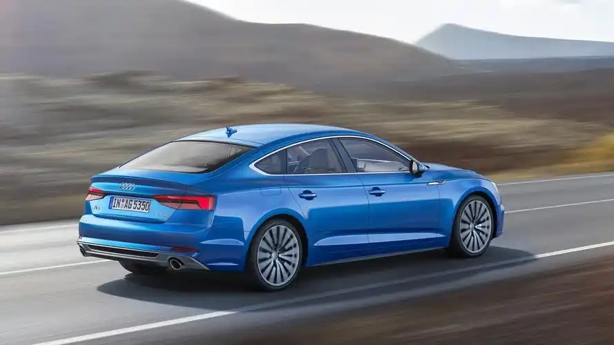 奥迪a5蓝色时尚汽车图片桌面壁纸,宝蓝色的奥迪a5汽车,时尚炫酷的造型