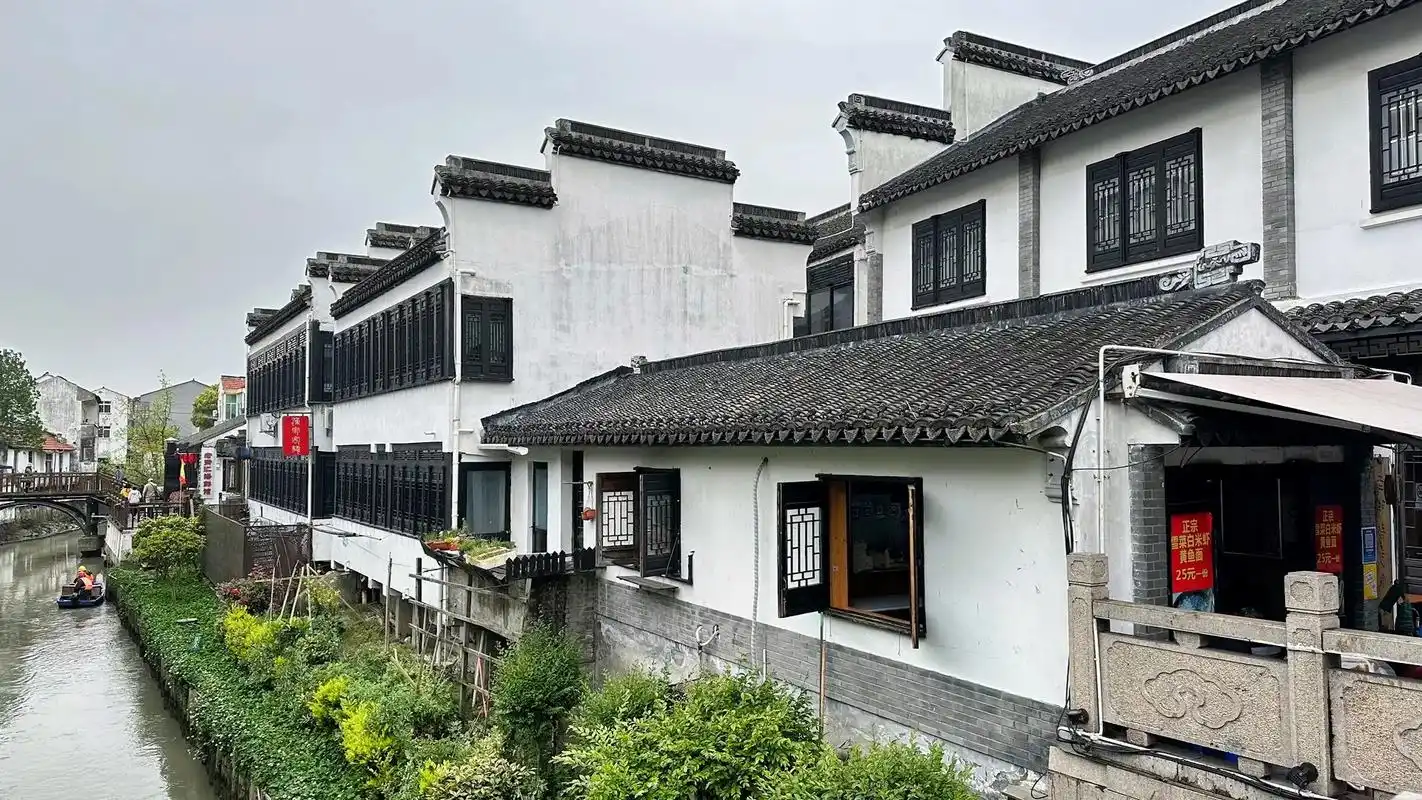 白墙黑瓦马头墙.