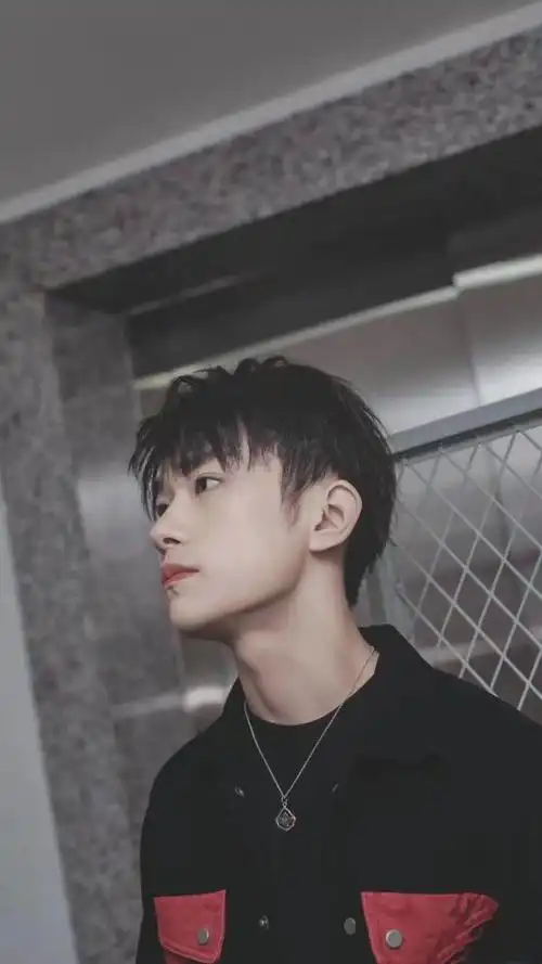 易烊千玺壁纸  记得点赞收藏哦 - 抖音