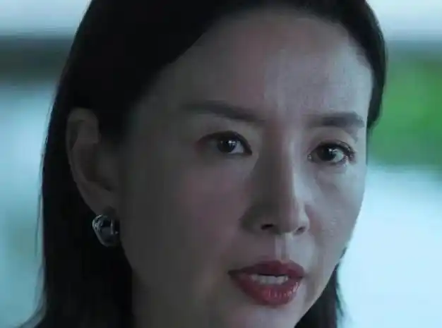 里面,董洁的状态不佳,皮肤松弛细纹明显,再次被网友吐槽显老