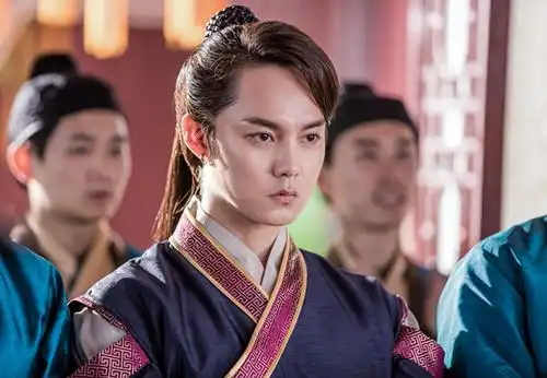 极品家丁尹正误饮酒化身索吻狂魔