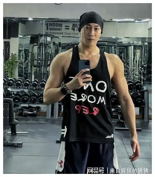 何润东近照曝光路人镜头下暴露真实状态一身肌肉梦回步惊云