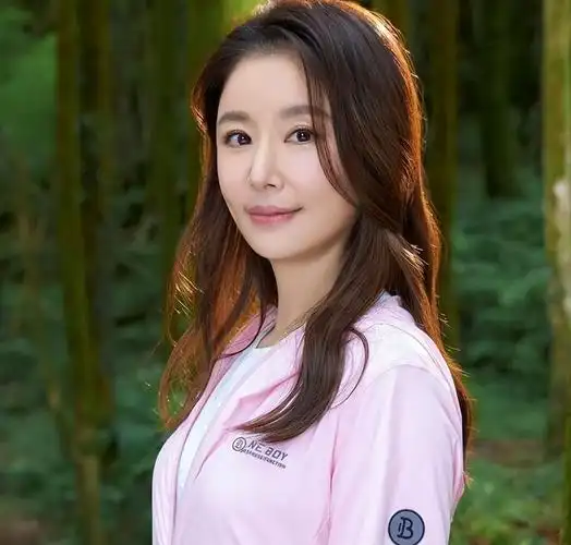 林心如拍冻龄照片形象调皮又可爱家庭与事业实现两手抓