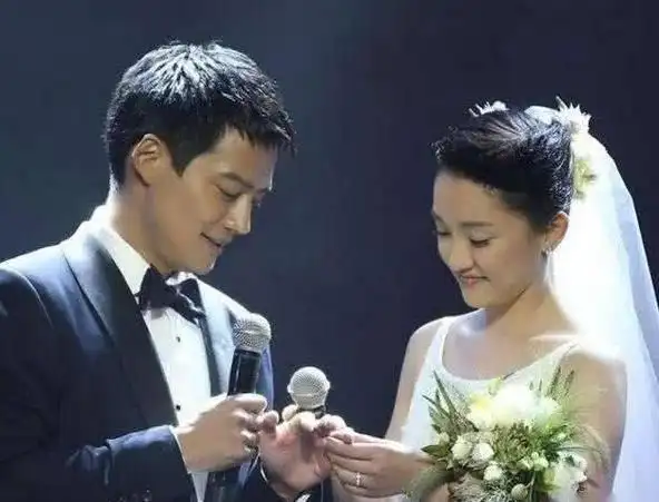 何炅主持过的五场婚礼,每对都恩爱如初,网友:神了!