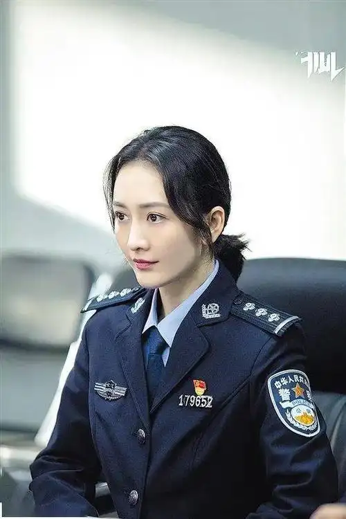 那些穿警服的女星_李沁
