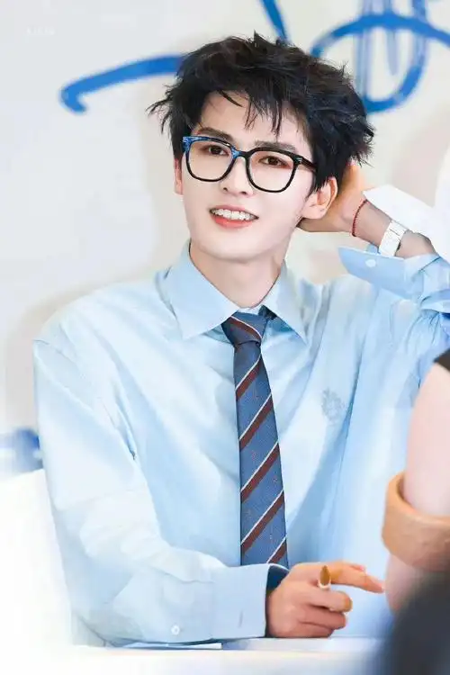 可爱是朱正廷的统治区##朱正廷黑框眼镜