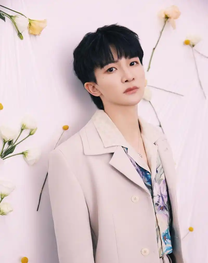 周深三台跨年献唱:一嗓震三台,跨年气氛全包揽 周深作为当晚最忙碌的