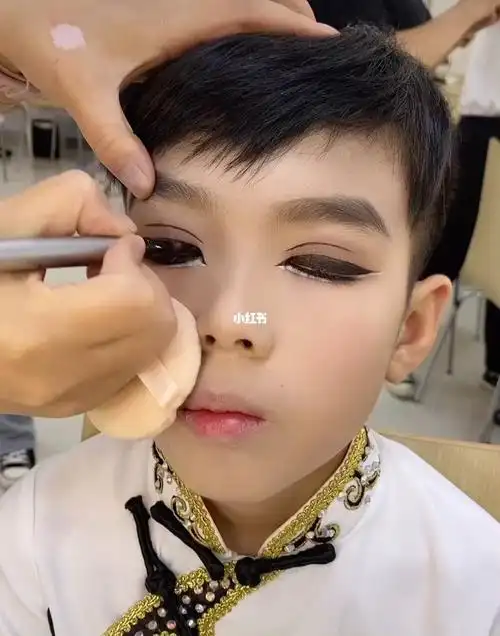儿童舞台妆男生妆容这个妆容老师要求眼睛
