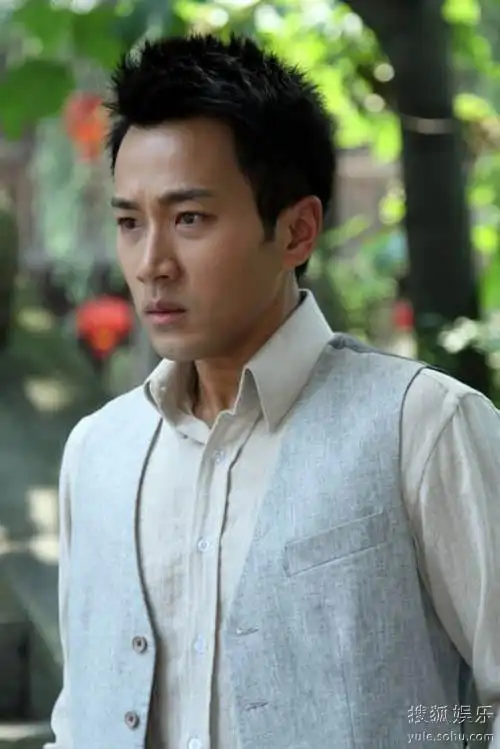 刘恺威《如意》萌照刘恺威杨幂剧中深情对视搜狐娱乐讯 民国大戏