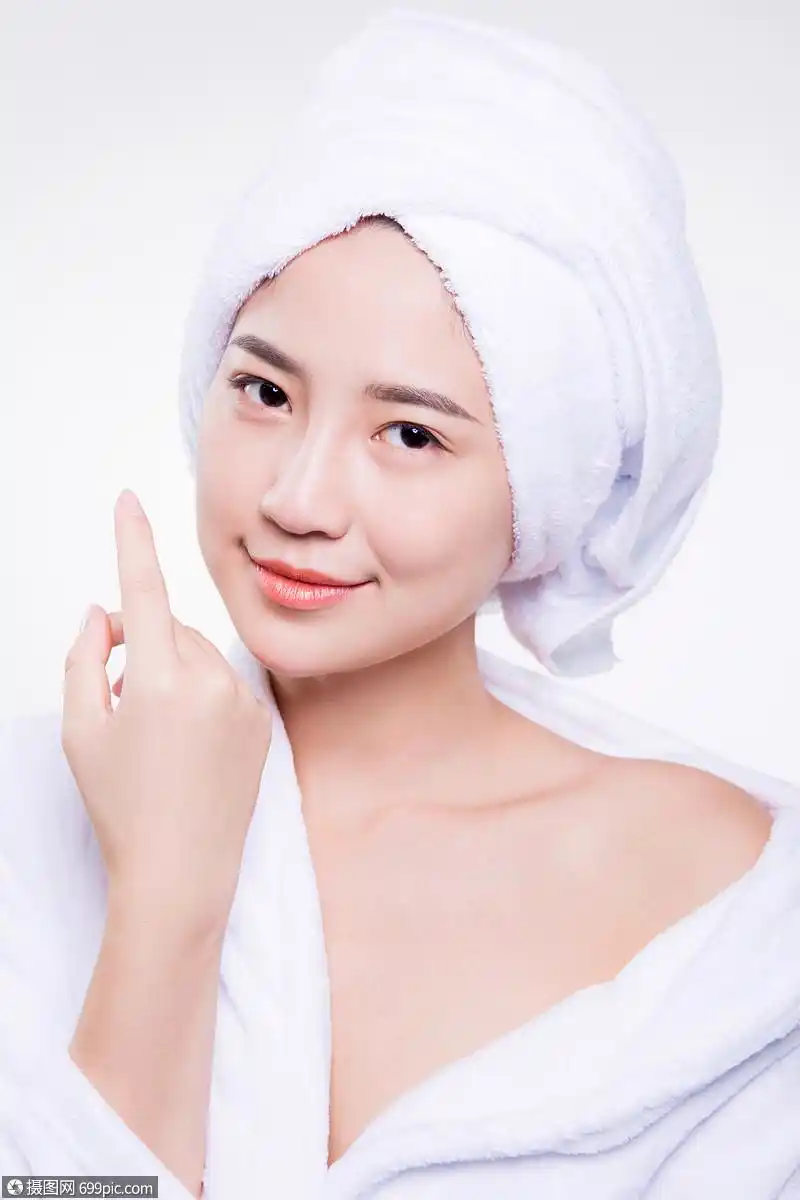 性感浴袍美女美容美肤形象
