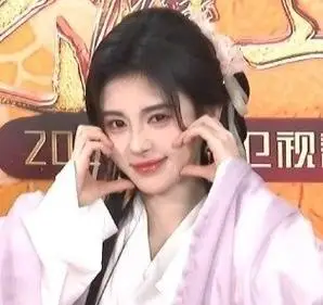 鞠婧祎粉色桃花古装##东方卫视春晚