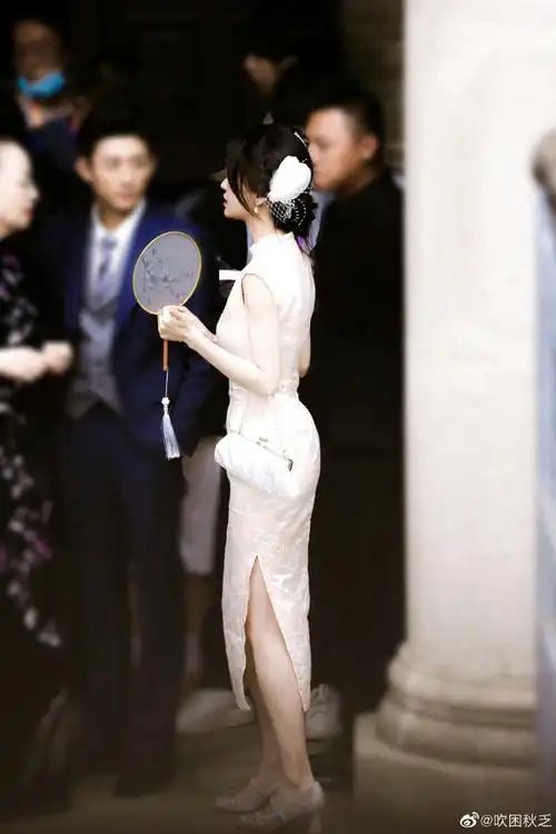 旗袍baby,这样显得也很大腿又长又白,真美#杨颖