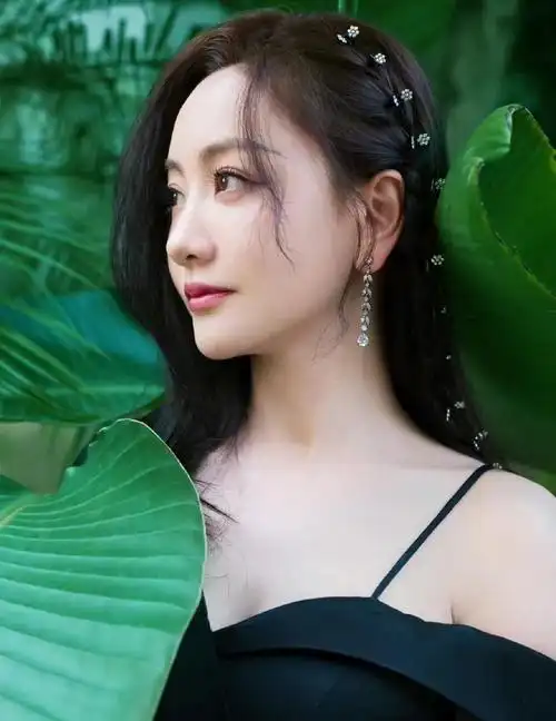 杨蓉穿黑色薄纱裙子,芳菲妩媚,楚楚动人!_高清图集_新浪网