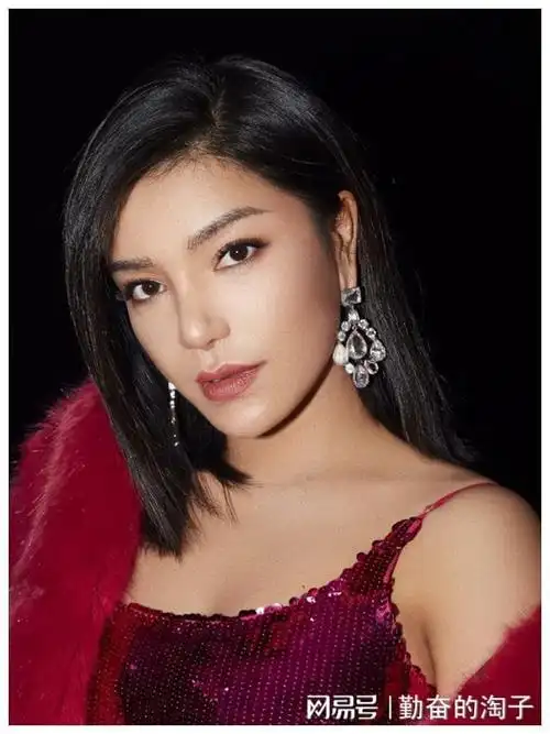 超级女声冠军江映蓉整容失败后像怪物全身只剩眼珠是她自己的