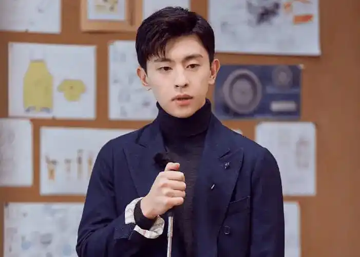 明星315大瓜邓伦偷逃税涉案上亿元日常奢侈品傍身品牌方火速解约事业