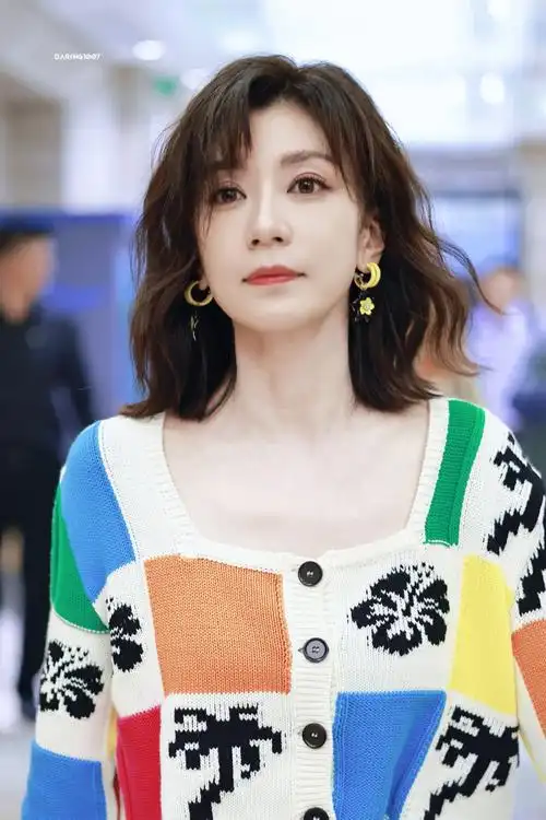 96@贾静雯比昨天的雯雯更漂亮的只有今天的雯雯!