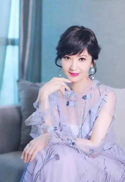 赵雅芝图片 赵雅芝纱裙礼服性感图片