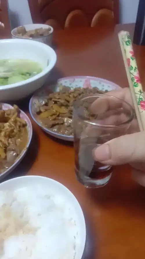 父亲节就我和父亲在家喝酒哈哈!我的孩子也不在.