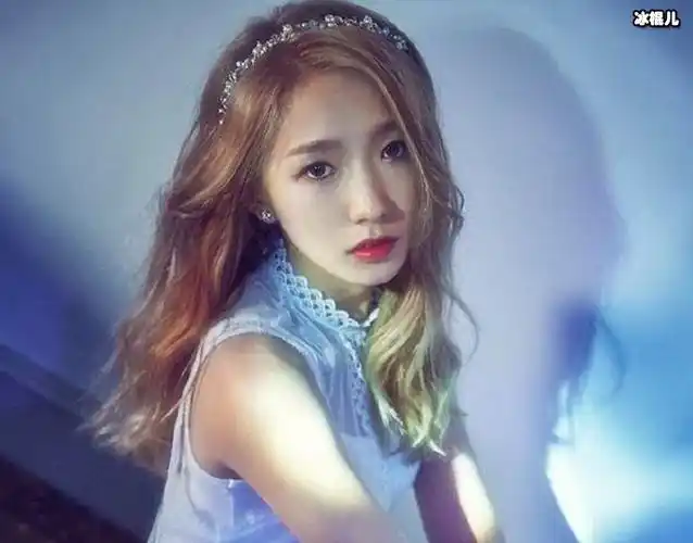 孟美岐辣眼睛照片被扒塌房塌得很彻底