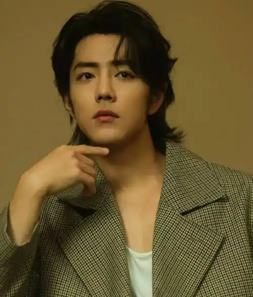 还有人说肖战拒绝参加《尖叫之夜》,就是为了和王一博避嫌,正是因为