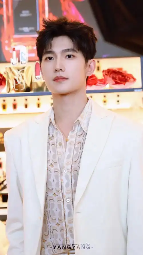 杨洋法国娇兰全球代言人##杨洋的海外人气