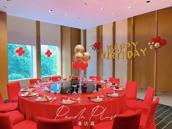 广州富力君悦大酒店小包间1桌生日布置