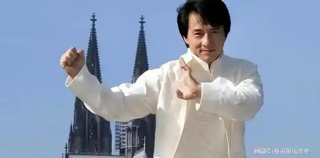 65岁周比利晒半裸照六块腹肌很有型精神饱满与李连杰差别不小