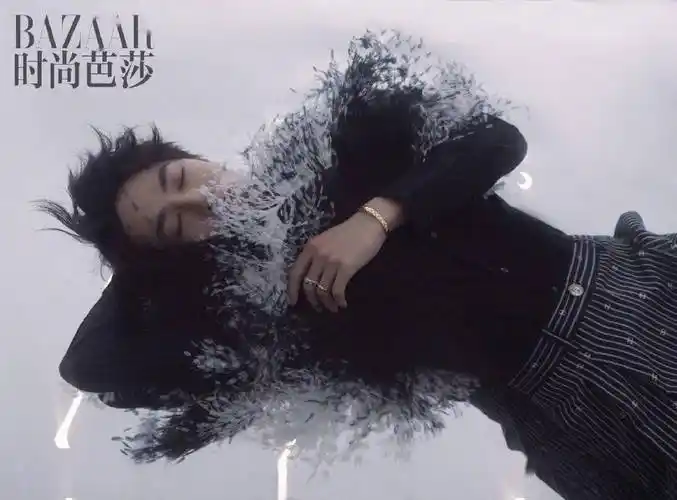 [消息]王一博《时尚芭莎》绝美封面大片释出 只凭借美貌就让人完全