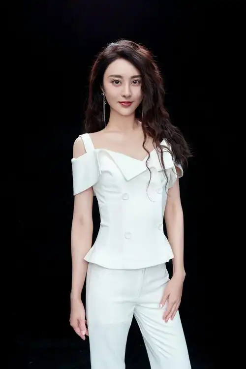 法医秦明之读心者开播甘露饰时尚主编颜值惹眼