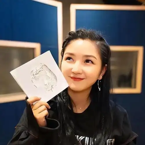 有种差距叫释小龙何洁分手,10多年后一个身价过亿,一个捉襟见肘