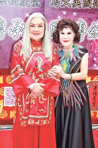 邵音音(左)与黄夏蕙(右)昨日出席活动,音音姐表示会代李菁家 . . . .