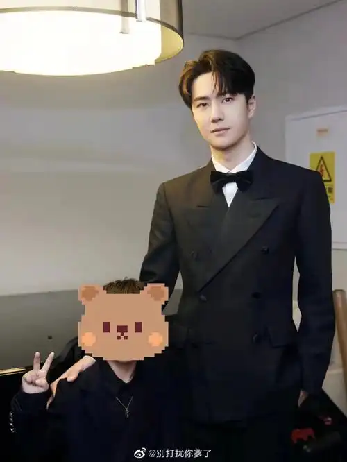 王一博的酷盖合照06